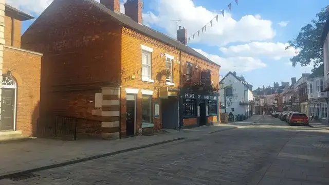 The narrow street of Bailgate in uphill Lincoln