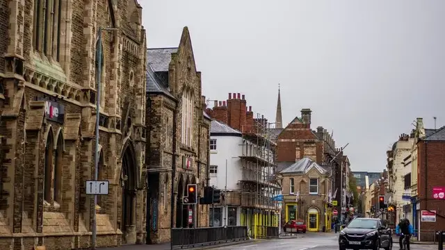 Housing along Newland in downhill Lincoln